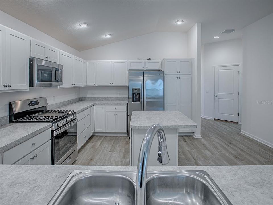 Active With Contract: $339,000 (2 beds, 2 baths, 1300 Square Feet)