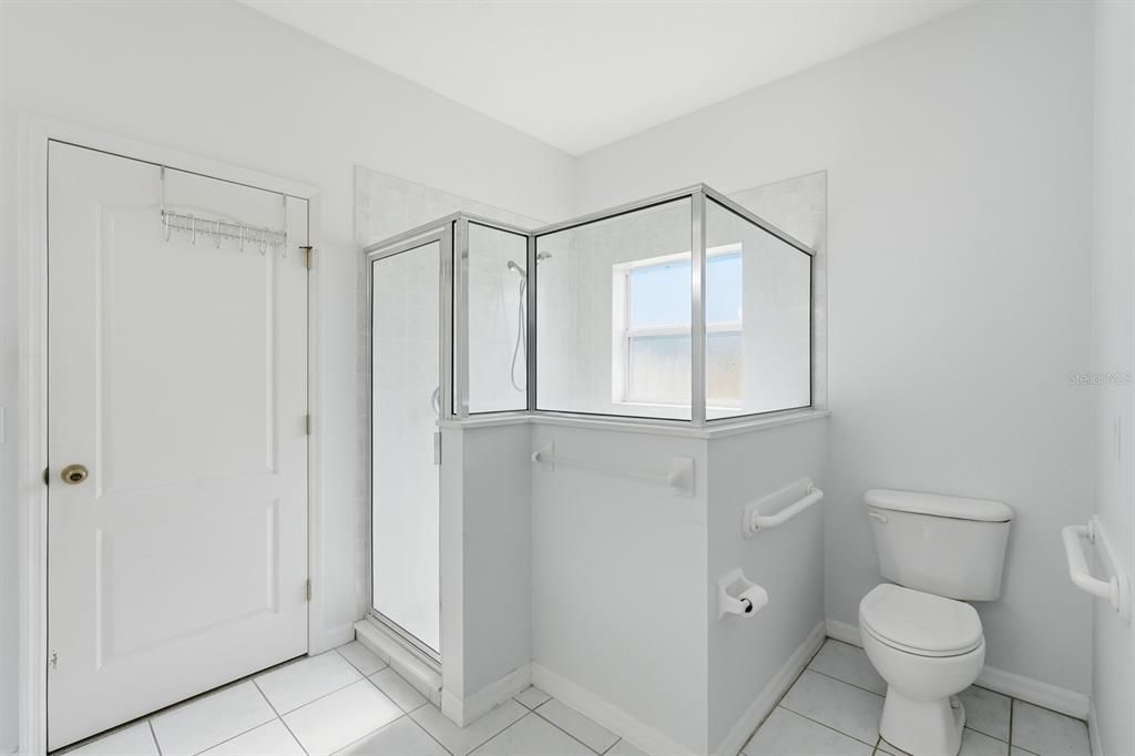 Active With Contract: $350,000 (3 beds, 3 baths, 2042 Square Feet)