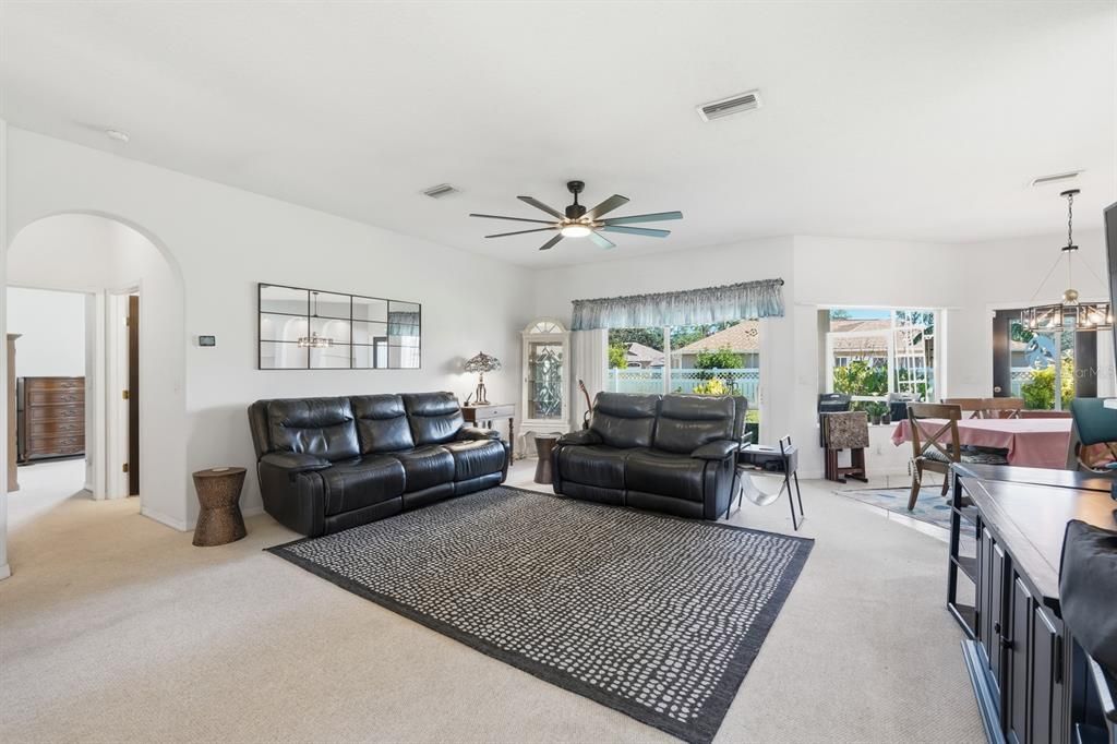 Active With Contract: $350,000 (3 beds, 3 baths, 2042 Square Feet)