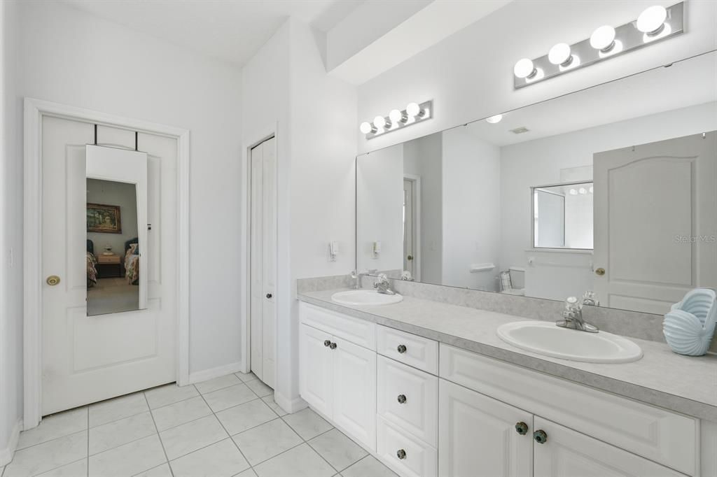 Active With Contract: $350,000 (3 beds, 3 baths, 2042 Square Feet)