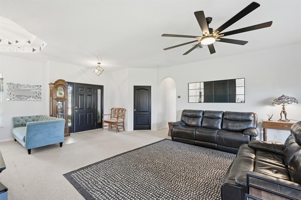 Active With Contract: $350,000 (3 beds, 3 baths, 2042 Square Feet)