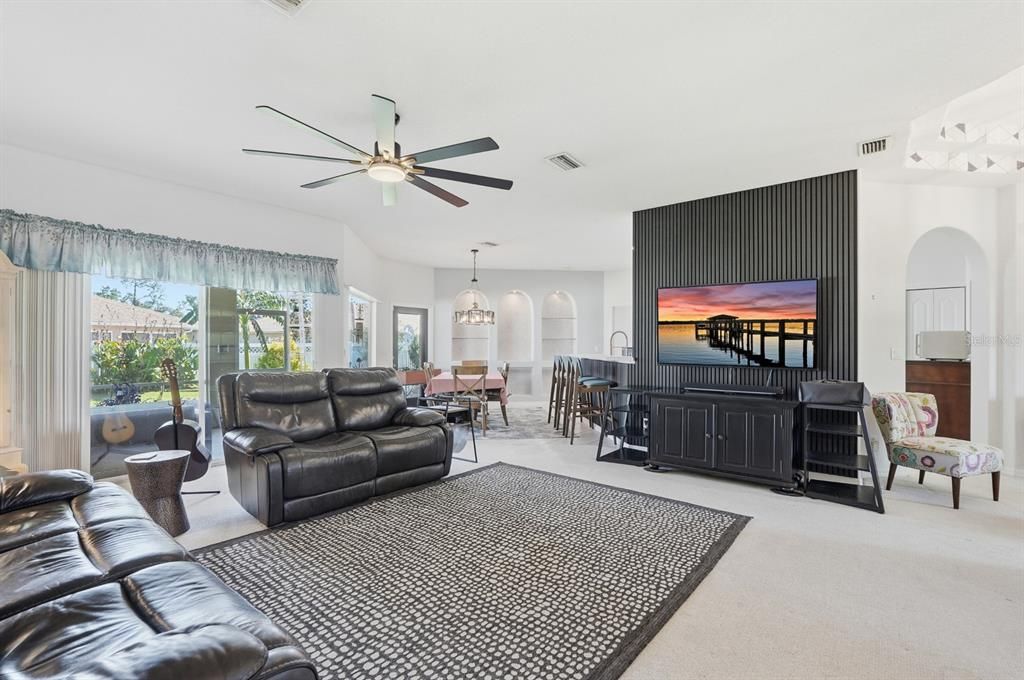 Active With Contract: $350,000 (3 beds, 3 baths, 2042 Square Feet)