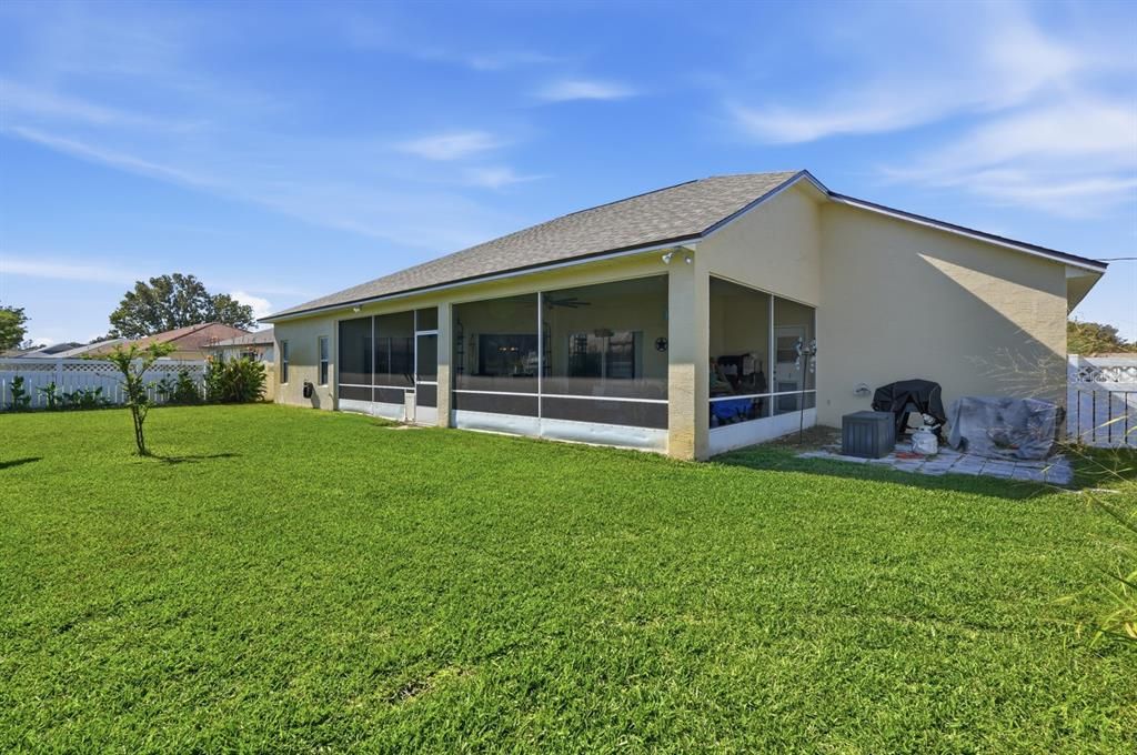 Active With Contract: $350,000 (3 beds, 3 baths, 2042 Square Feet)