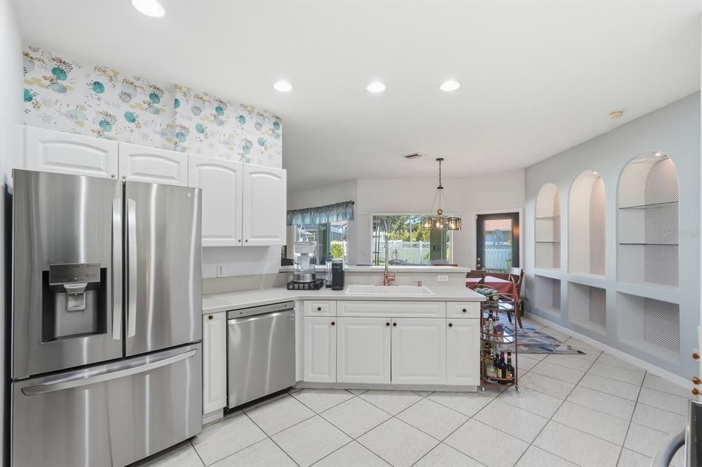 Active With Contract: $350,000 (3 beds, 3 baths, 2042 Square Feet)