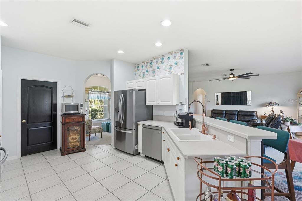 Active With Contract: $350,000 (3 beds, 3 baths, 2042 Square Feet)