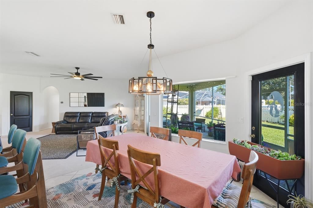 Active With Contract: $350,000 (3 beds, 3 baths, 2042 Square Feet)