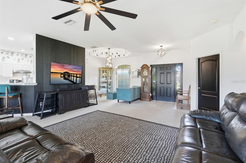 Active With Contract: $350,000 (3 beds, 3 baths, 2042 Square Feet)