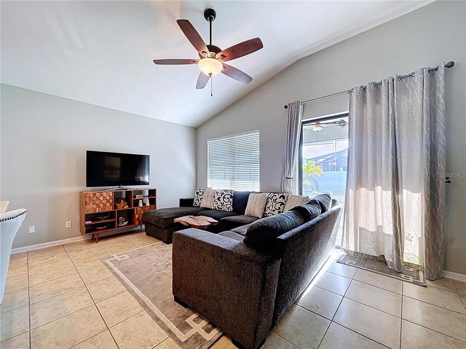 待售: $590,000 (4 贝兹, 3 浴室, 2671 平方英尺)