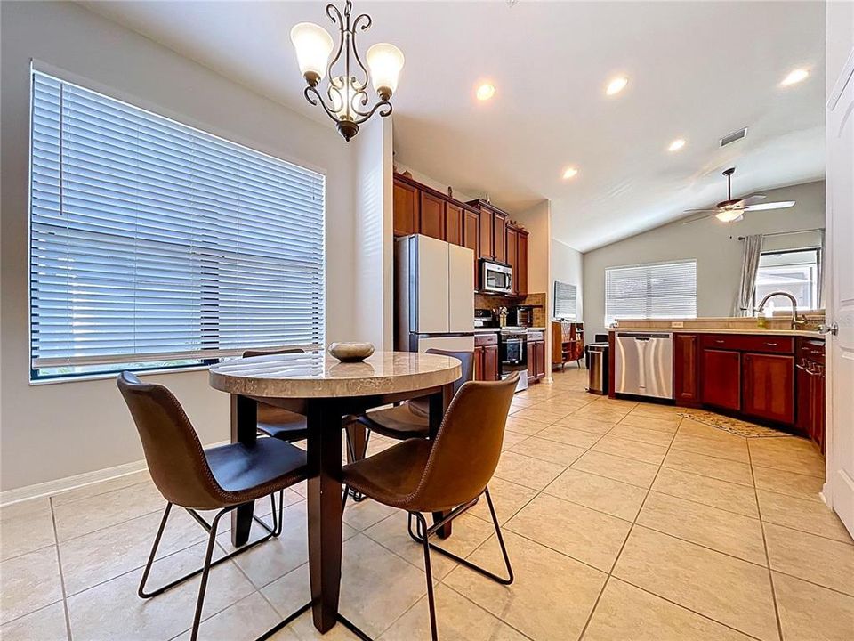 待售: $590,000 (4 贝兹, 3 浴室, 2671 平方英尺)