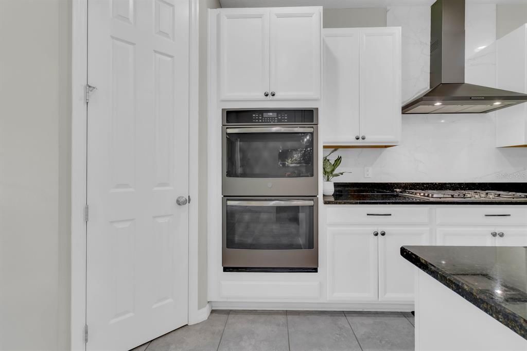 For Sale: $725,000 (5 beds, 3 baths, 4200 Square Feet)