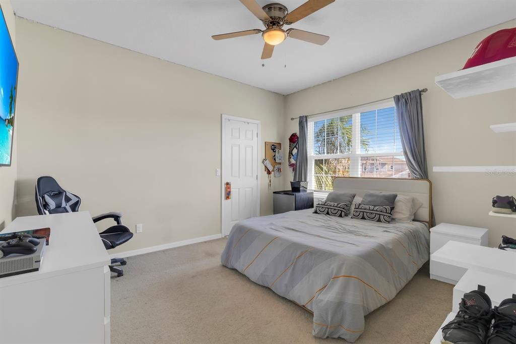 For Sale: $725,000 (5 beds, 3 baths, 4200 Square Feet)