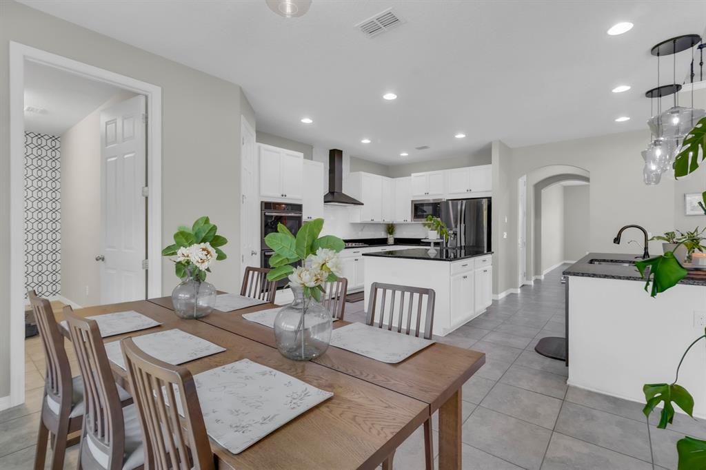 For Sale: $725,000 (5 beds, 3 baths, 4200 Square Feet)