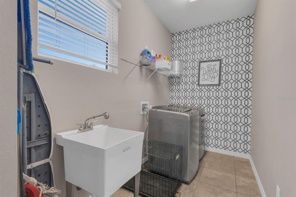 For Sale: $725,000 (5 beds, 3 baths, 4200 Square Feet)