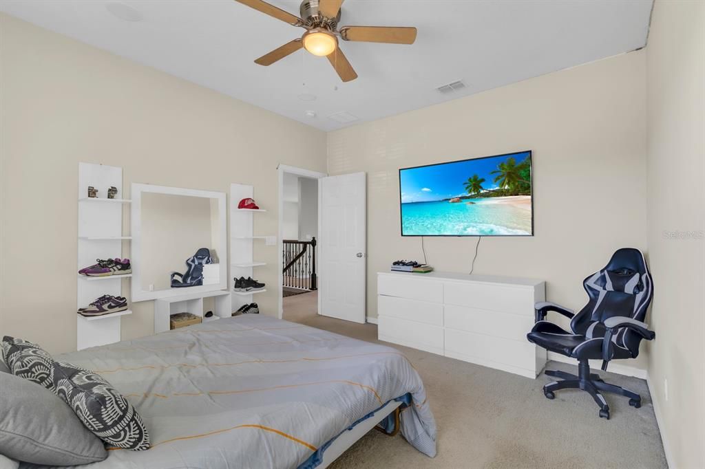 For Sale: $725,000 (5 beds, 3 baths, 4200 Square Feet)