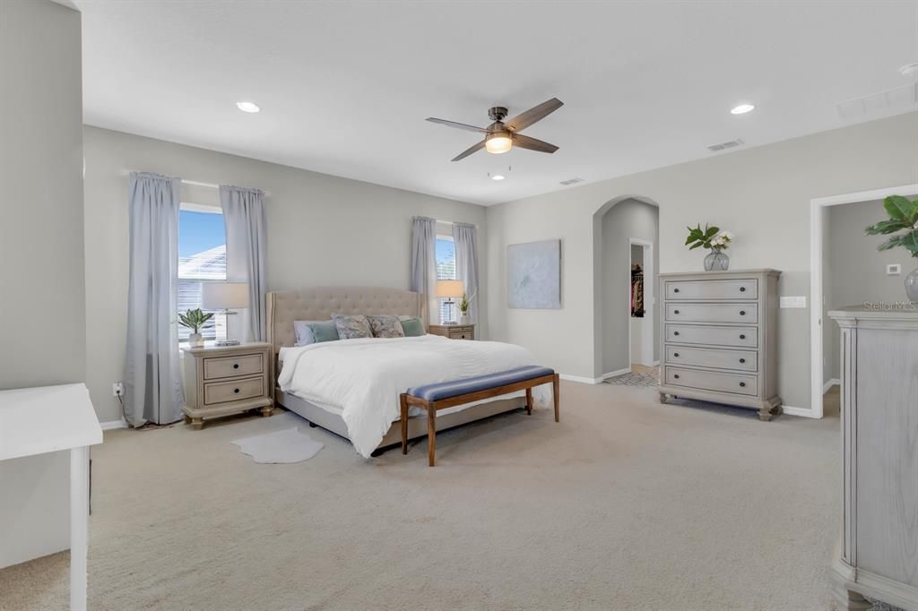 For Sale: $725,000 (5 beds, 3 baths, 4200 Square Feet)