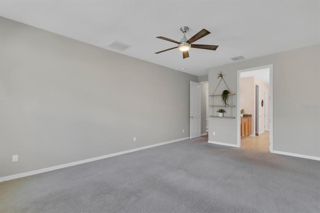 For Sale: $725,000 (5 beds, 3 baths, 4200 Square Feet)