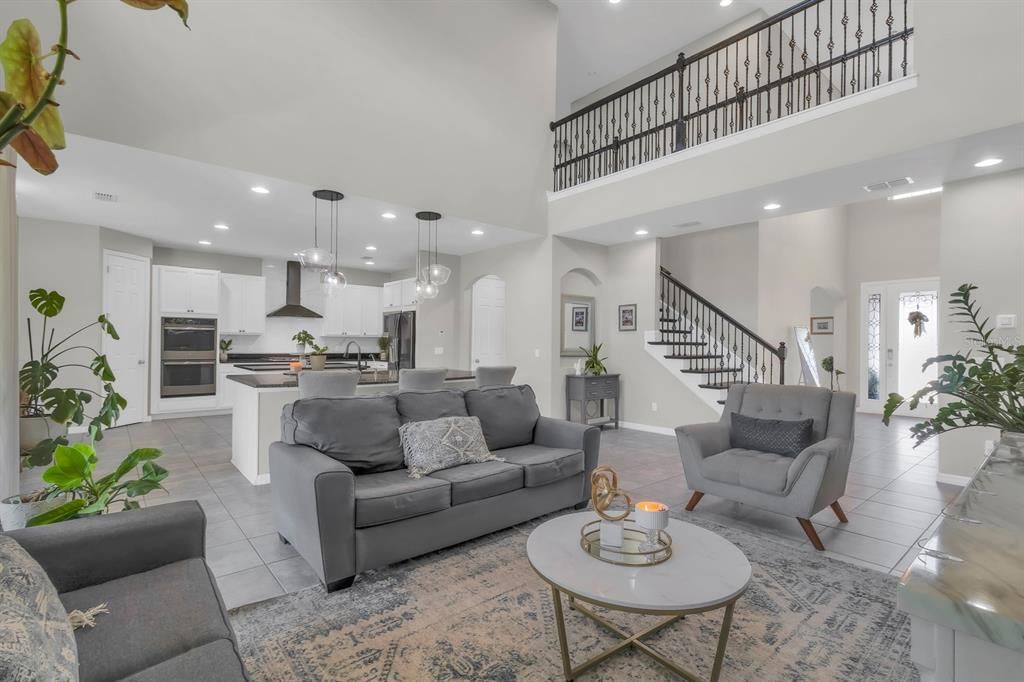 For Sale: $725,000 (5 beds, 3 baths, 4200 Square Feet)