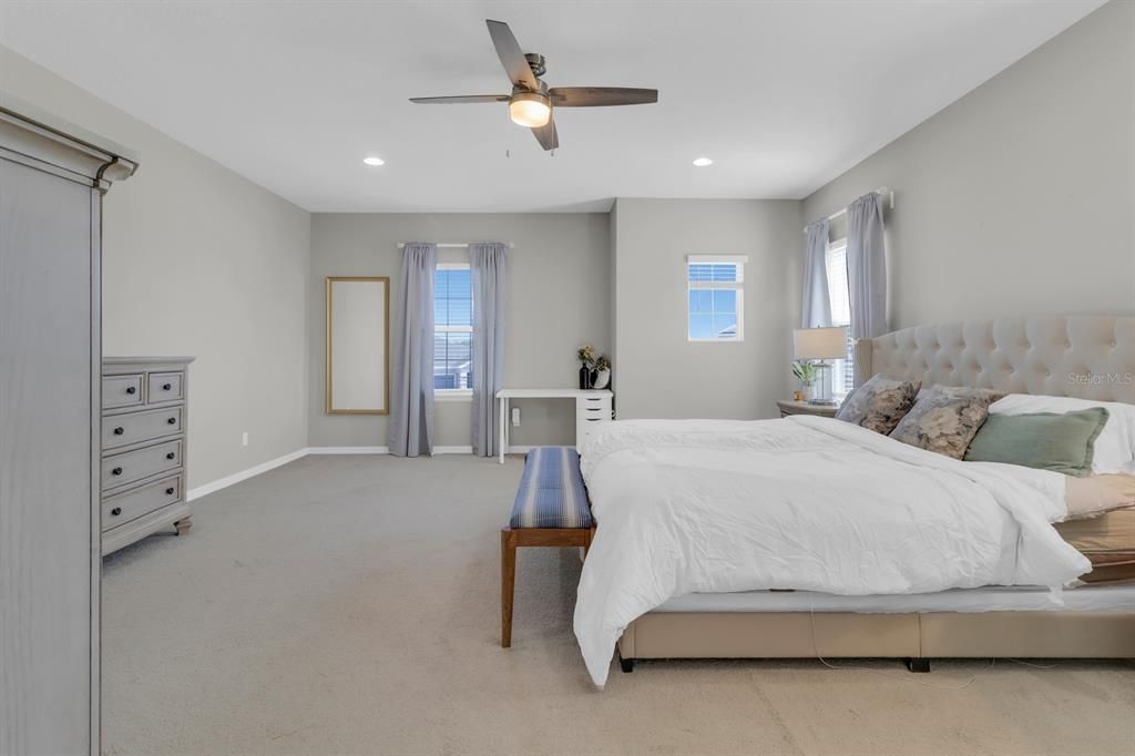 For Sale: $725,000 (5 beds, 3 baths, 4200 Square Feet)