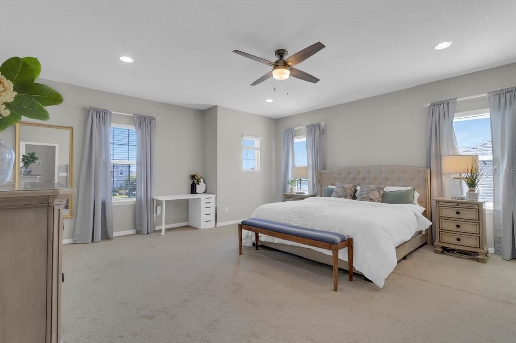 For Sale: $725,000 (5 beds, 3 baths, 4200 Square Feet)