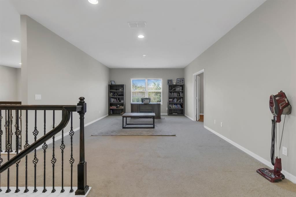 For Sale: $725,000 (5 beds, 3 baths, 4200 Square Feet)