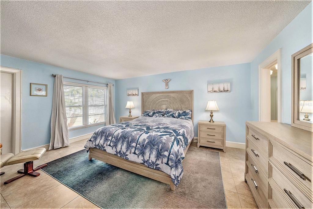 En Venta: $299,000 (2 camas, 2 baños, 1300 Pies cuadrados)