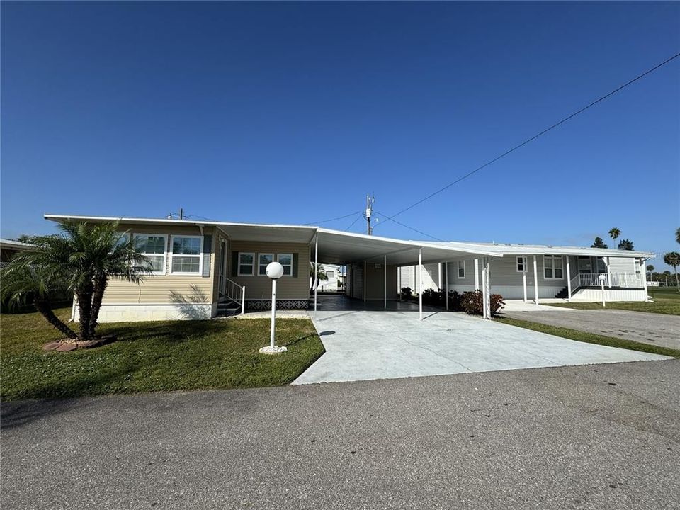 For Sale: $129,900 (2 beds, 2 baths, 840 Square Feet)