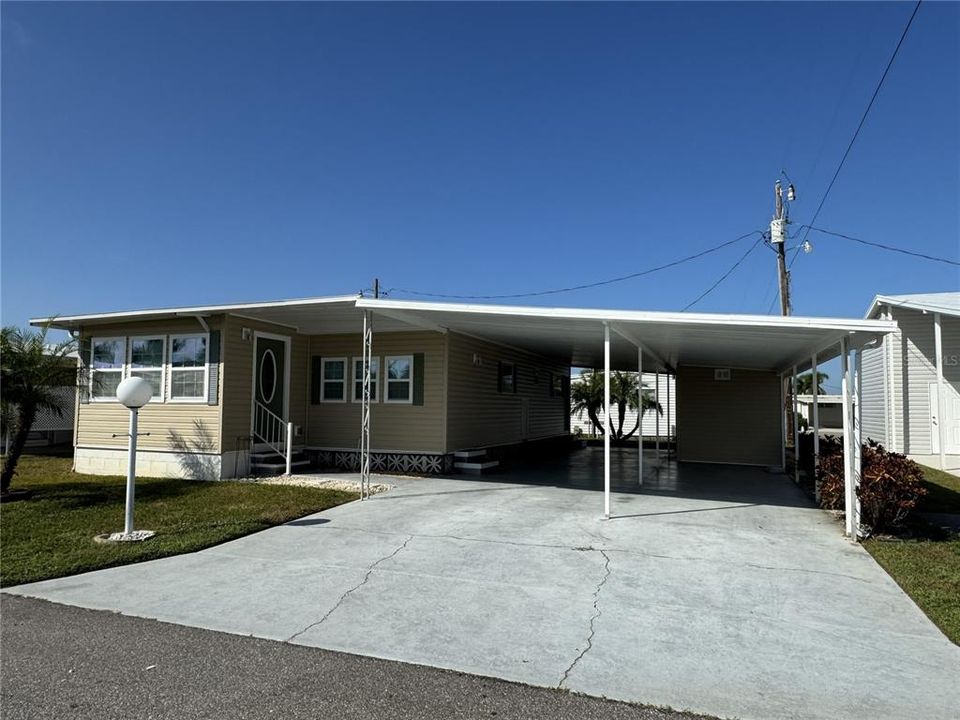 For Sale: $129,900 (2 beds, 2 baths, 840 Square Feet)