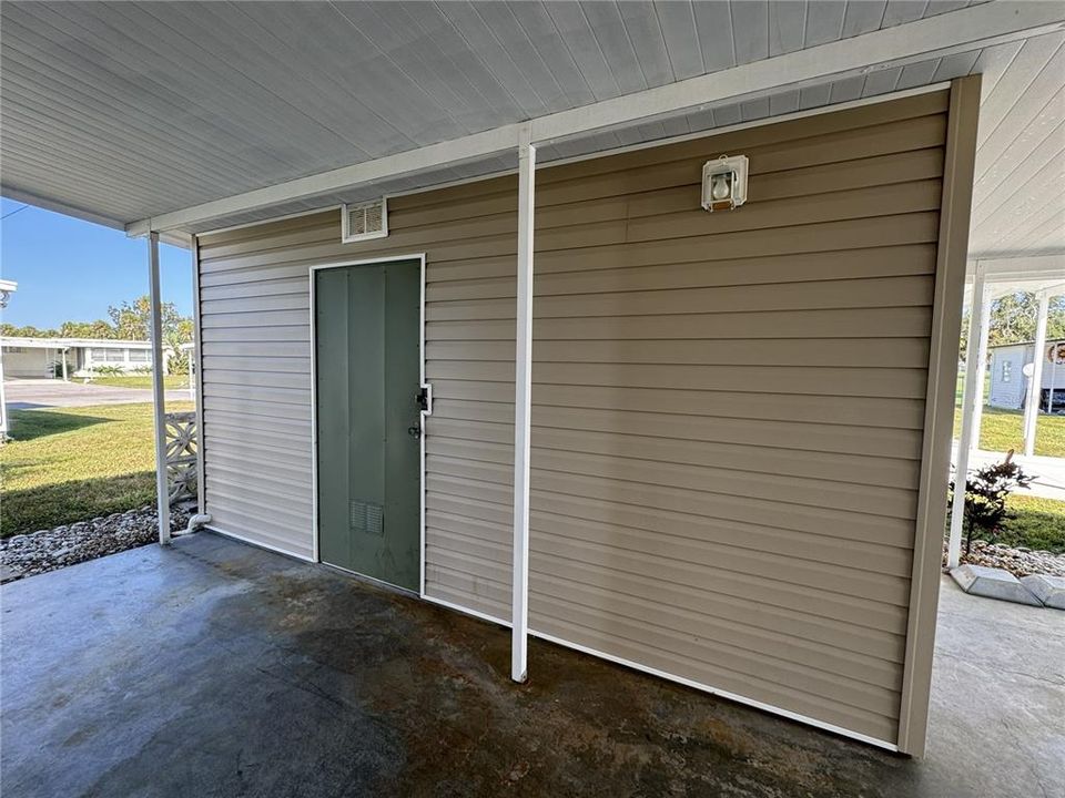 For Sale: $129,900 (2 beds, 2 baths, 840 Square Feet)