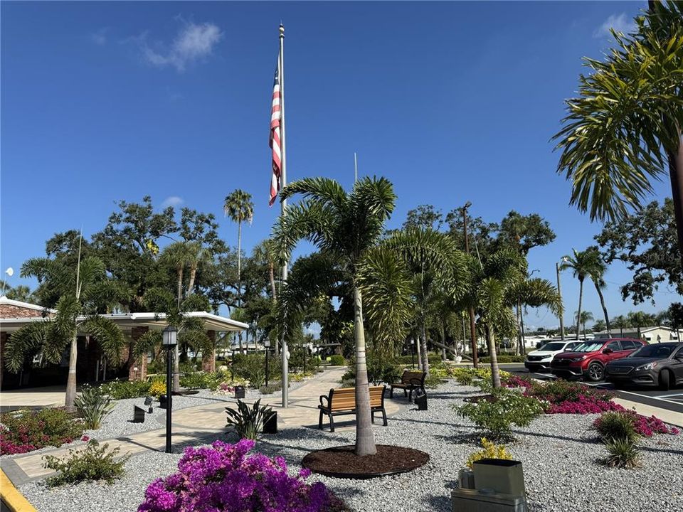 For Sale: $129,900 (2 beds, 2 baths, 840 Square Feet)