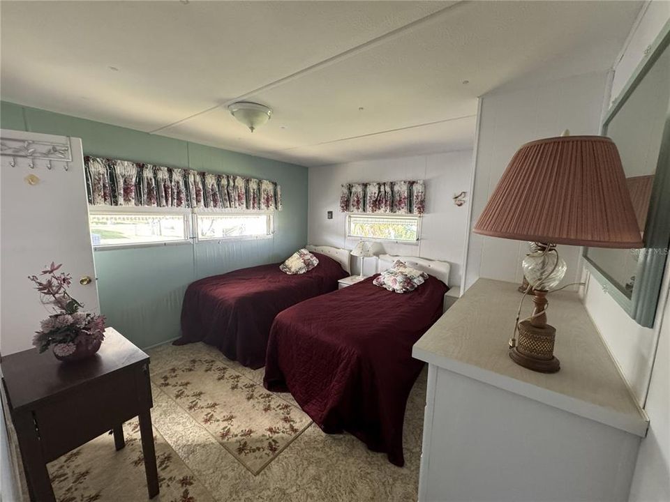 For Sale: $129,900 (2 beds, 2 baths, 840 Square Feet)