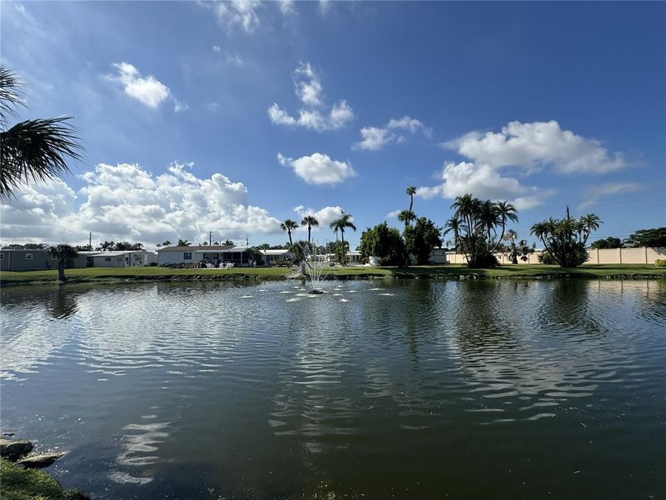 For Sale: $129,900 (2 beds, 2 baths, 840 Square Feet)