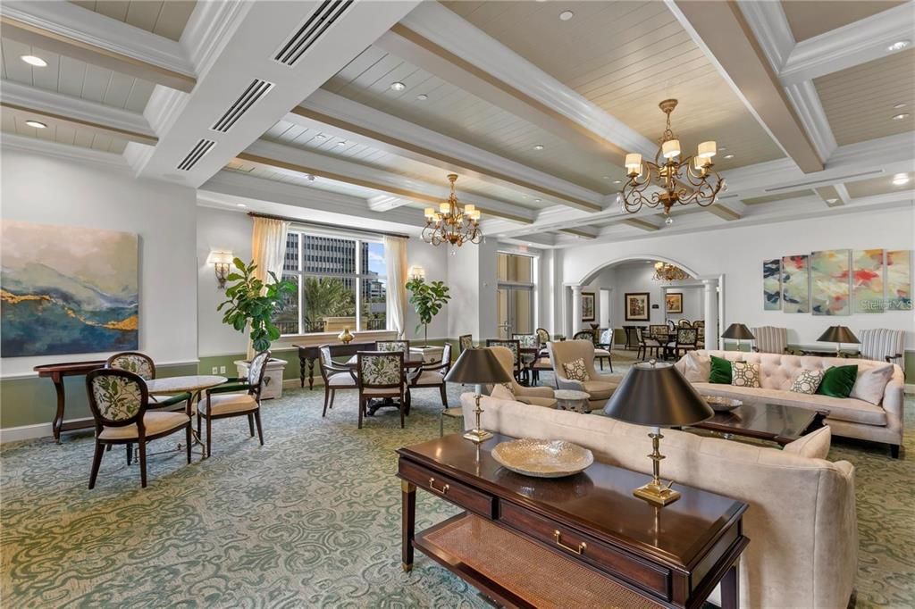 Activo con contrato: $2,400,000 (3 camas, 3 baños, 2736 Pies cuadrados)