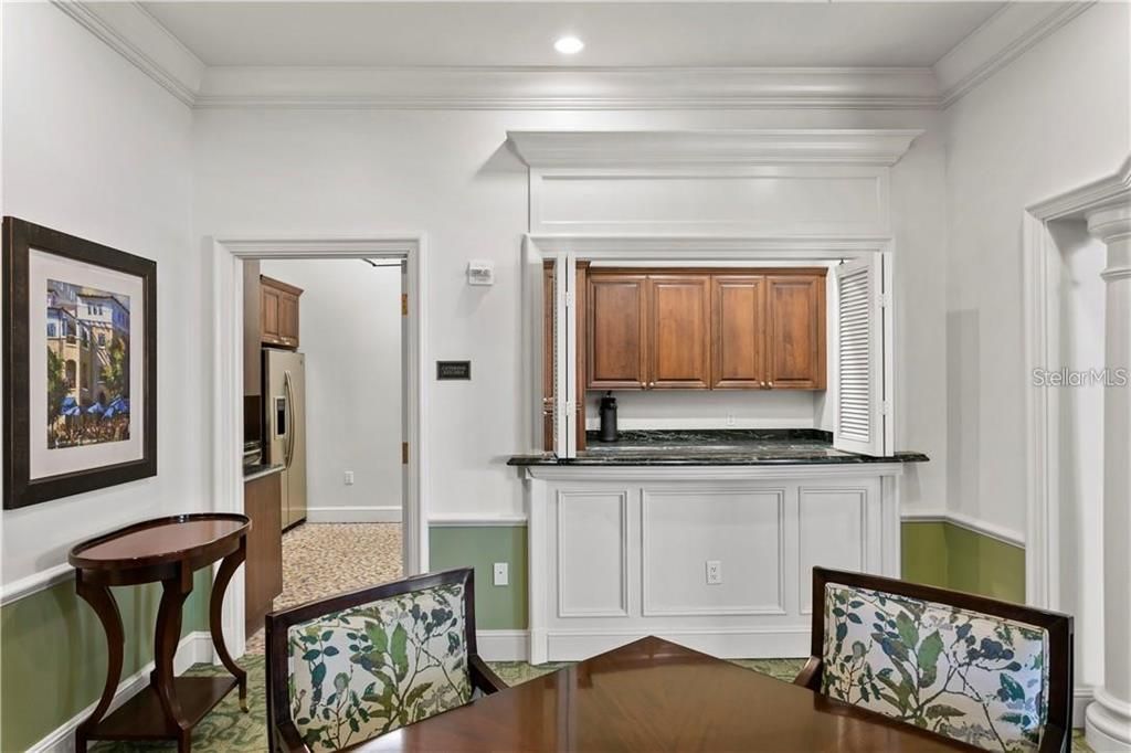 Activo con contrato: $2,400,000 (3 camas, 3 baños, 2736 Pies cuadrados)