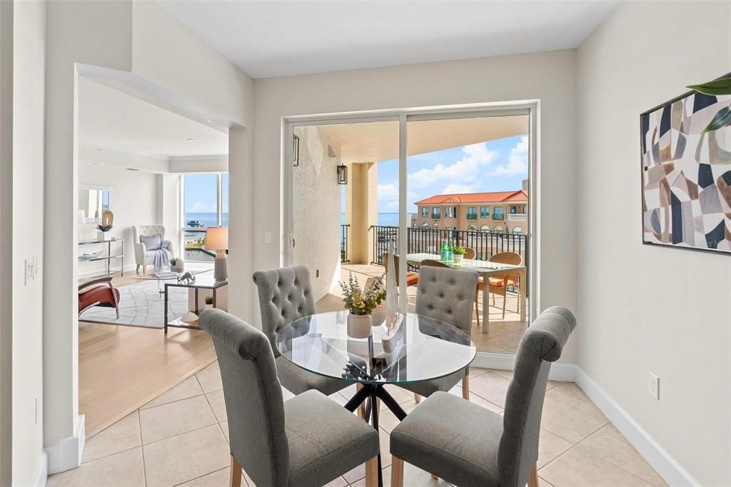 Activo con contrato: $2,400,000 (3 camas, 3 baños, 2736 Pies cuadrados)