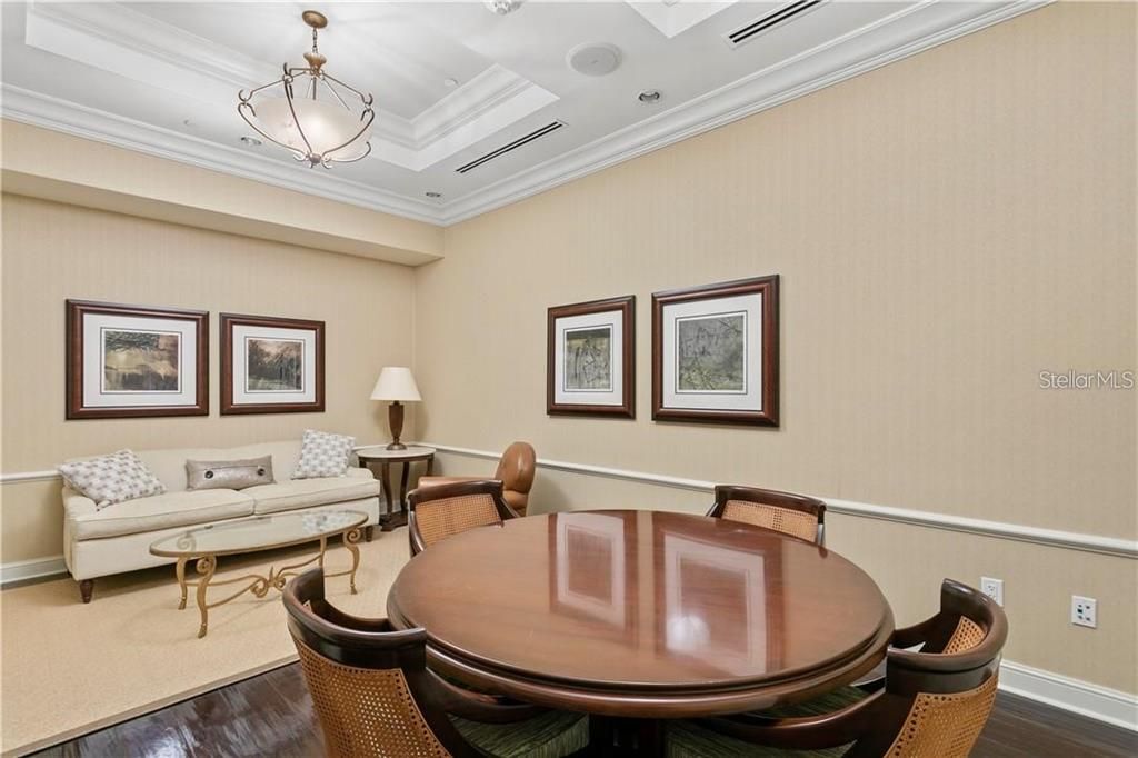 Activo con contrato: $2,400,000 (3 camas, 3 baños, 2736 Pies cuadrados)