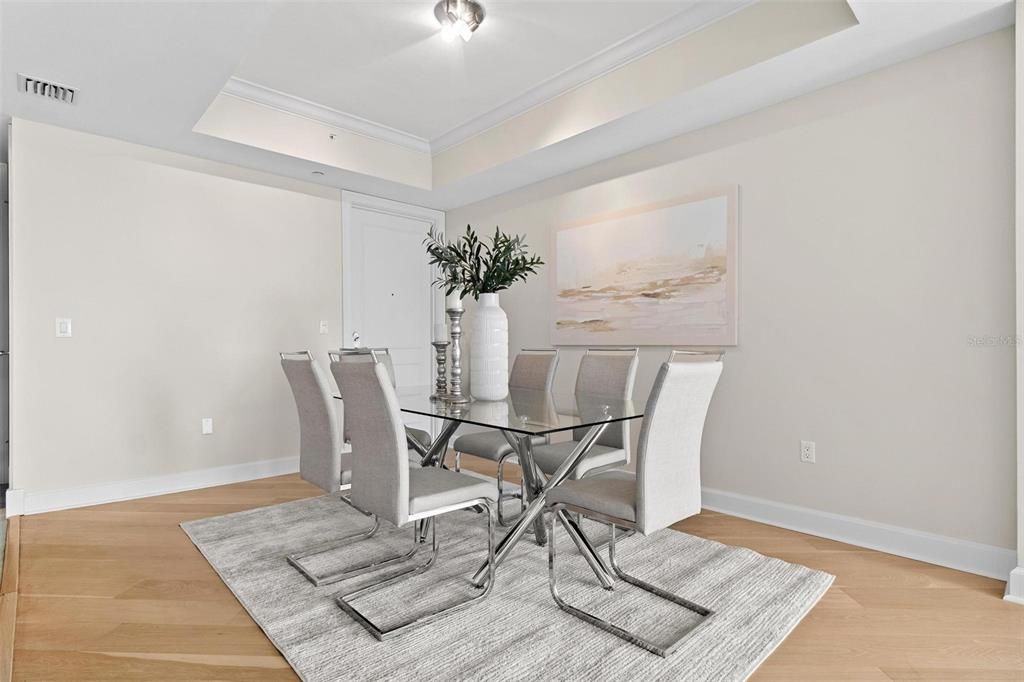 Activo con contrato: $2,400,000 (3 camas, 3 baños, 2736 Pies cuadrados)