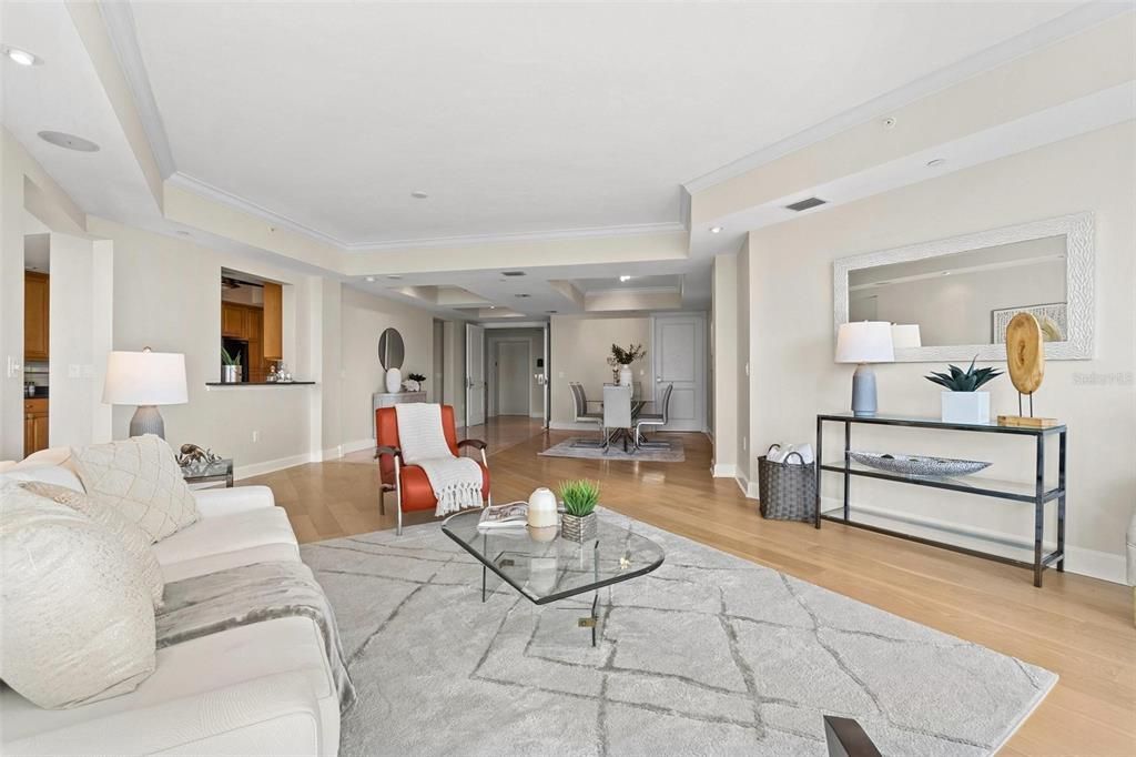 Activo con contrato: $2,400,000 (3 camas, 3 baños, 2736 Pies cuadrados)