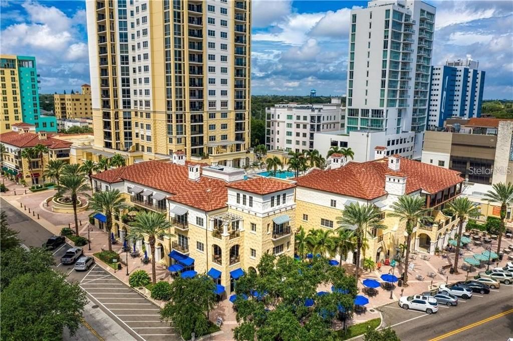 Activo con contrato: $2,400,000 (3 camas, 3 baños, 2736 Pies cuadrados)