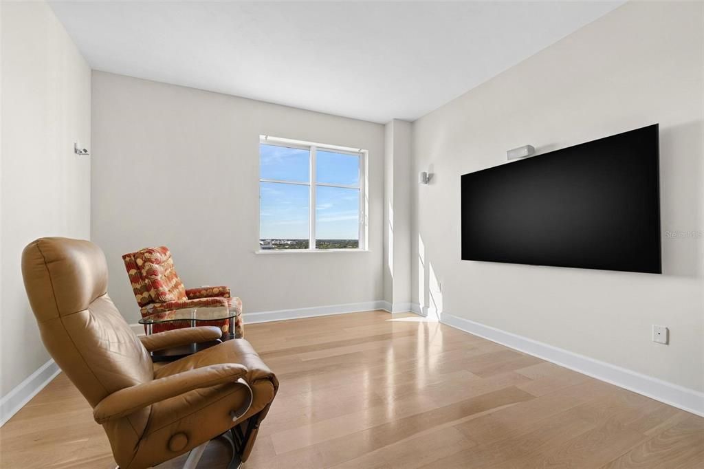 Activo con contrato: $2,400,000 (3 camas, 3 baños, 2736 Pies cuadrados)