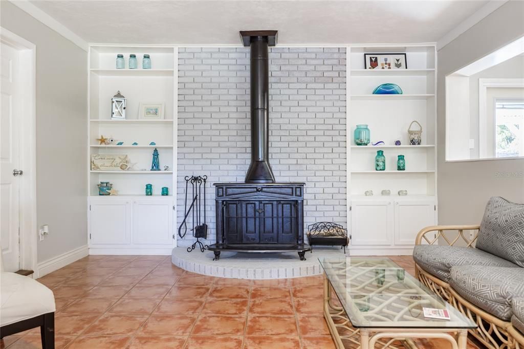 For Sale: $339,900 (3 beds, 2 baths, 1690 Square Feet)