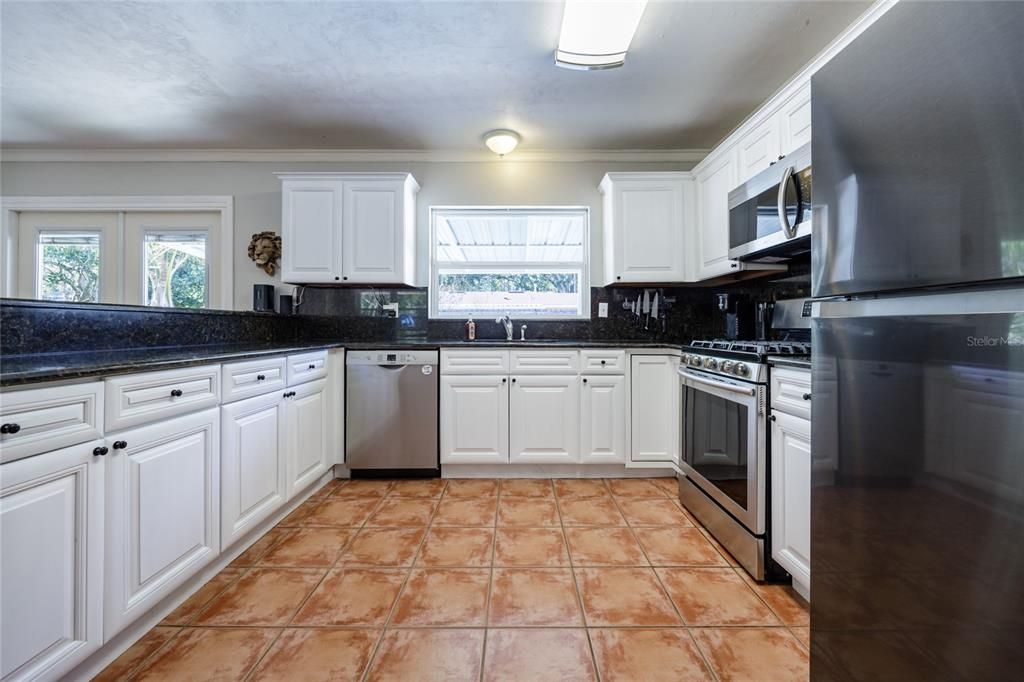 For Sale: $339,900 (3 beds, 2 baths, 1690 Square Feet)