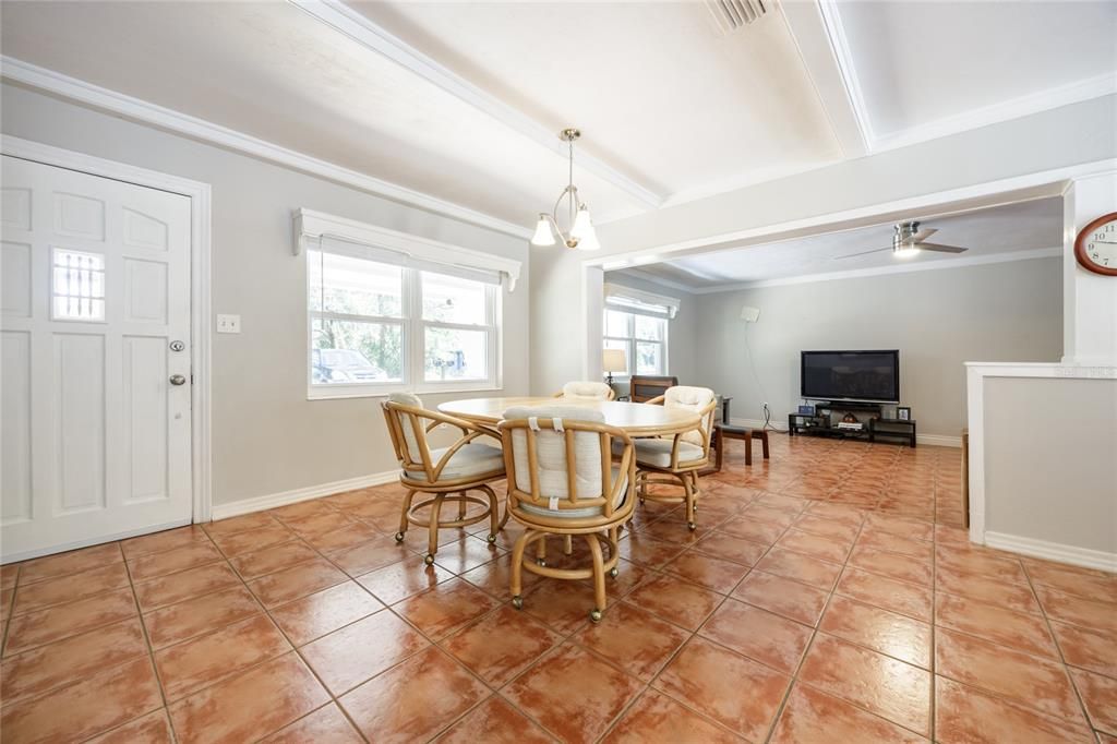 For Sale: $339,900 (3 beds, 2 baths, 1690 Square Feet)