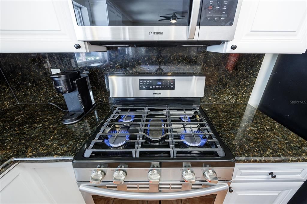 For Sale: $339,900 (3 beds, 2 baths, 1690 Square Feet)