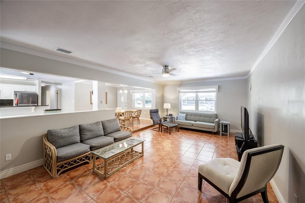 For Sale: $339,900 (3 beds, 2 baths, 1690 Square Feet)