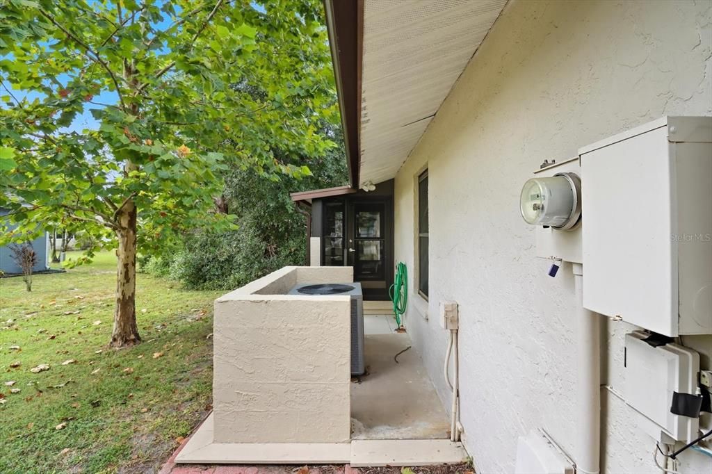 For Sale: $225,900 (2 beds, 2 baths, 1359 Square Feet)