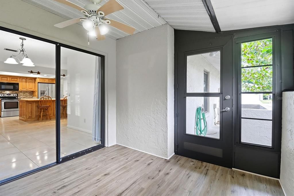 For Sale: $225,900 (2 beds, 2 baths, 1359 Square Feet)