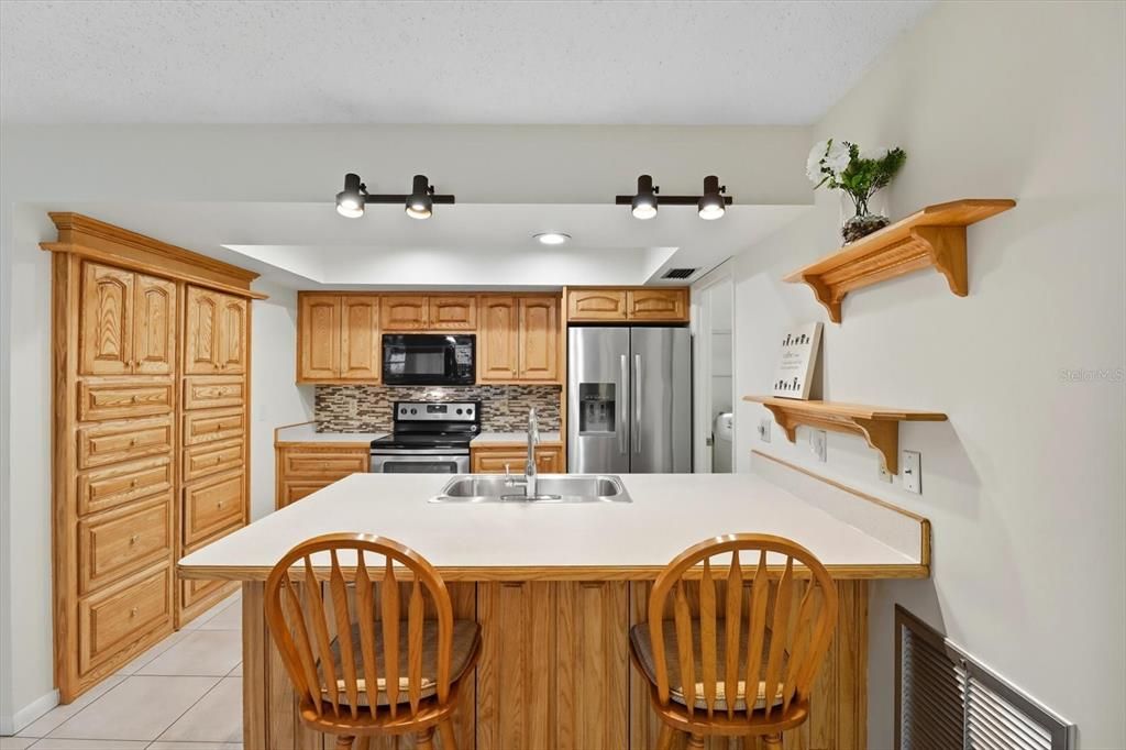 For Sale: $225,900 (2 beds, 2 baths, 1359 Square Feet)