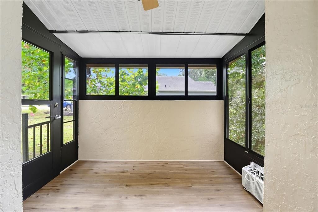 For Sale: $225,900 (2 beds, 2 baths, 1359 Square Feet)