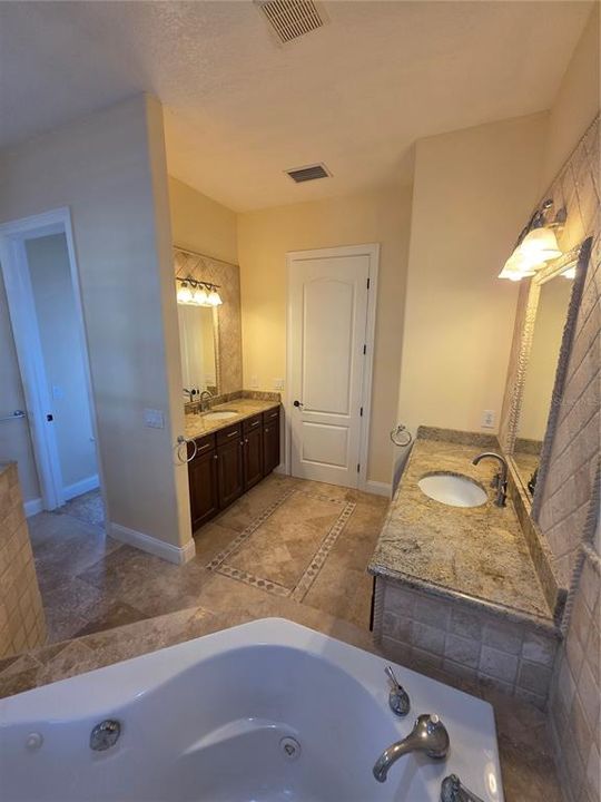 En Venta: $735,000 (5 camas, 6 baños, 4277 Pies cuadrados)