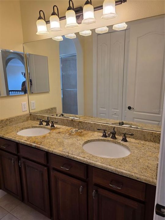 En Venta: $735,000 (5 camas, 6 baños, 4277 Pies cuadrados)